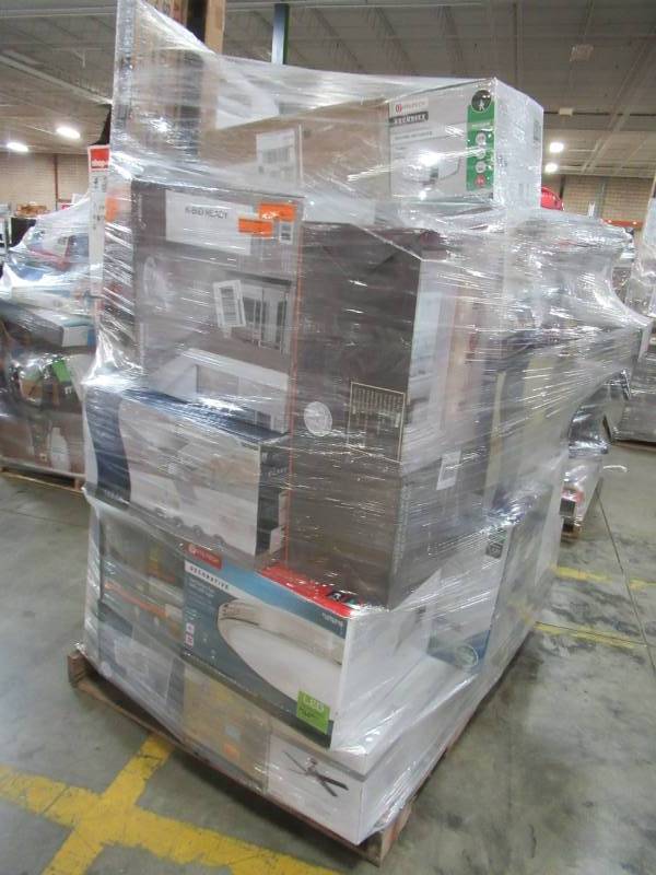 lot 263 image: WHOLESALE MIXED PALLET OF RETURNS - CEILING FANS AND LIGHTING