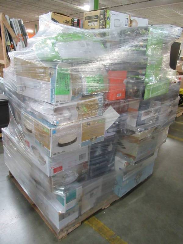 lot 267 image: WHOLESALE MIXED PALLET OF RETURNS - CEILING FANS AND LIGHTING