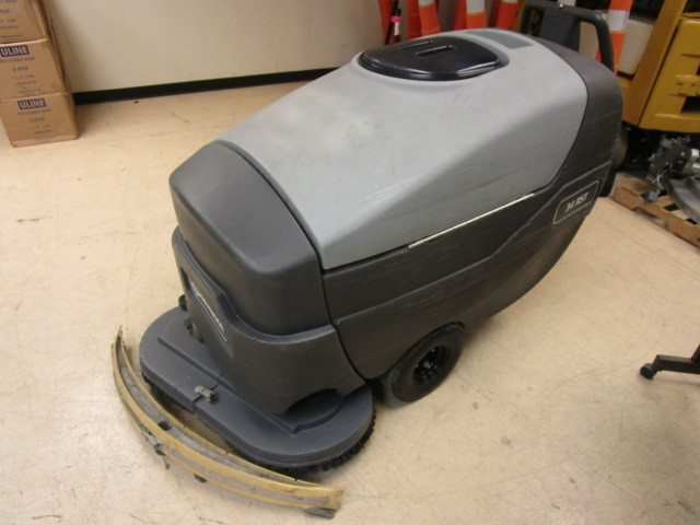 lot 101 image: ADVANCE FLOOR SCRUBBER