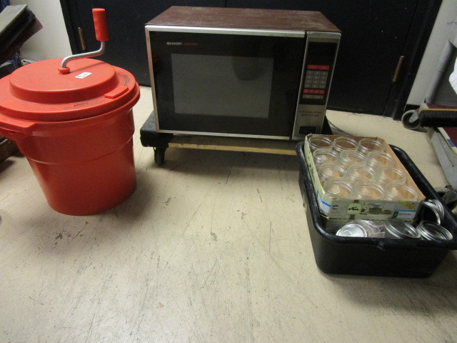 lot 112 image: MICROWAVE OVEN, SALAD SPINNER, MASON JARS