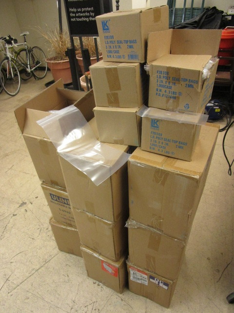 lot 124 image: CASES OF POLY SEAL-TOP BAGS