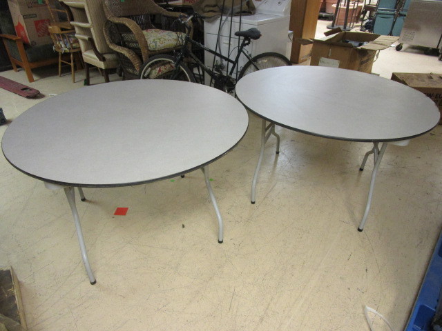 lot 126 image: ROUND 48 FOLDING BANQUET TABLES