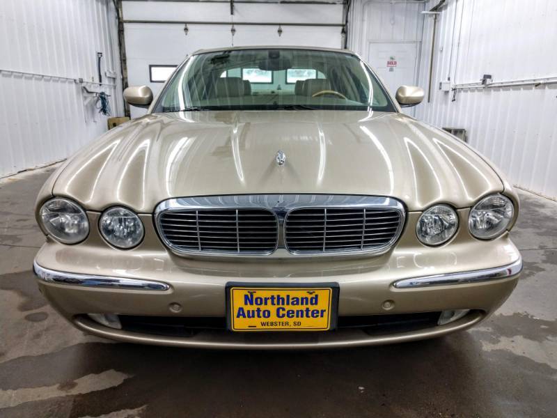 lot 1 image: 2005 Jaguar XJ8 L