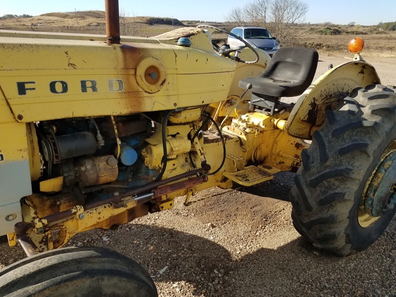 lot 1 image: 1973 Ford 3400 Industrial Tractor