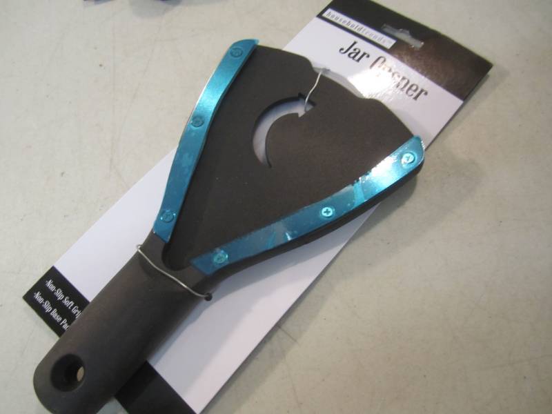 lot 18 image: 4 Household Trends Jar Openers   F-...