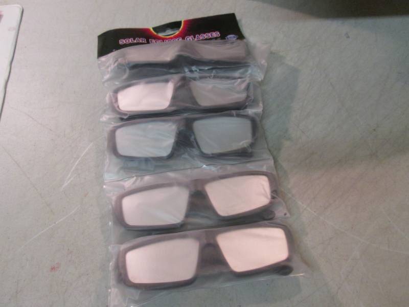 lot 30 image: 19 - 5-Packs of Solar Eclipse Glass...