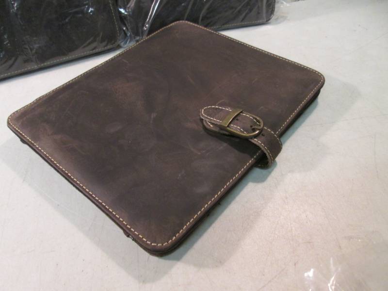 lot 127 image: 3 Canyon Outback Leather Bear Canyo...