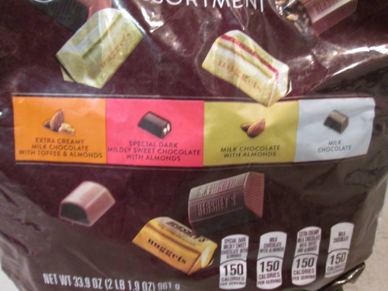 lot 131 image: Party Bag of Hersheys Nuggets Assor...