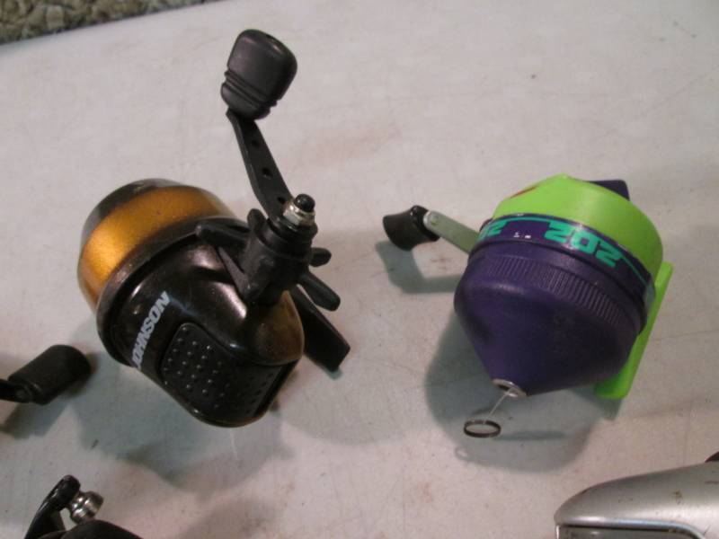 lot 136 image: Lot of 10 Misc Fishing Reels All look complete and seem to function. CSB