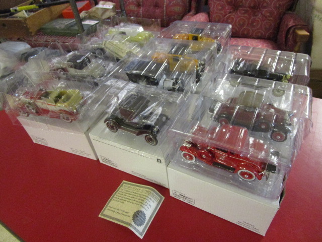 lot 203 image: NATIONAL MOTOR MUSEUM MINT COLLECTIBLE CHEVY AND LINCOLN CARS