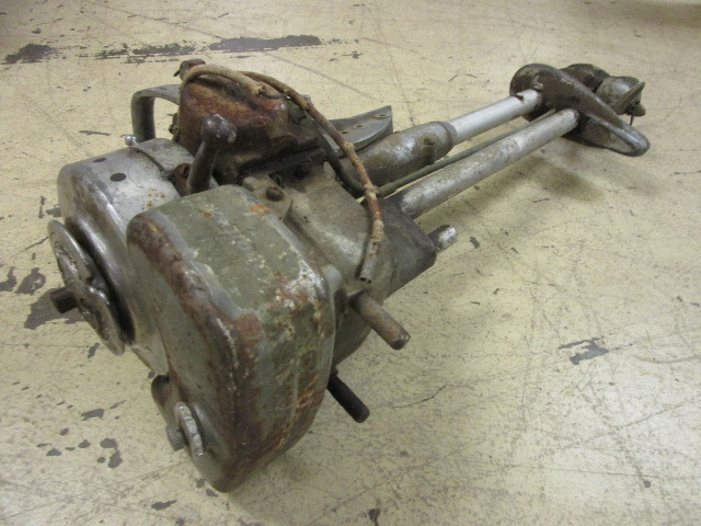 lot 210 image: VINTAGE EVINRUDE BOAT MOTOR
