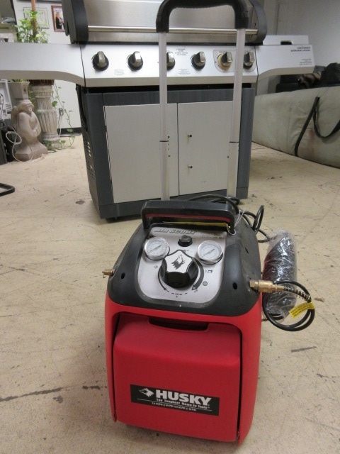 lot 236 image: HUSKY AIR SCOUT COMPRESSOR