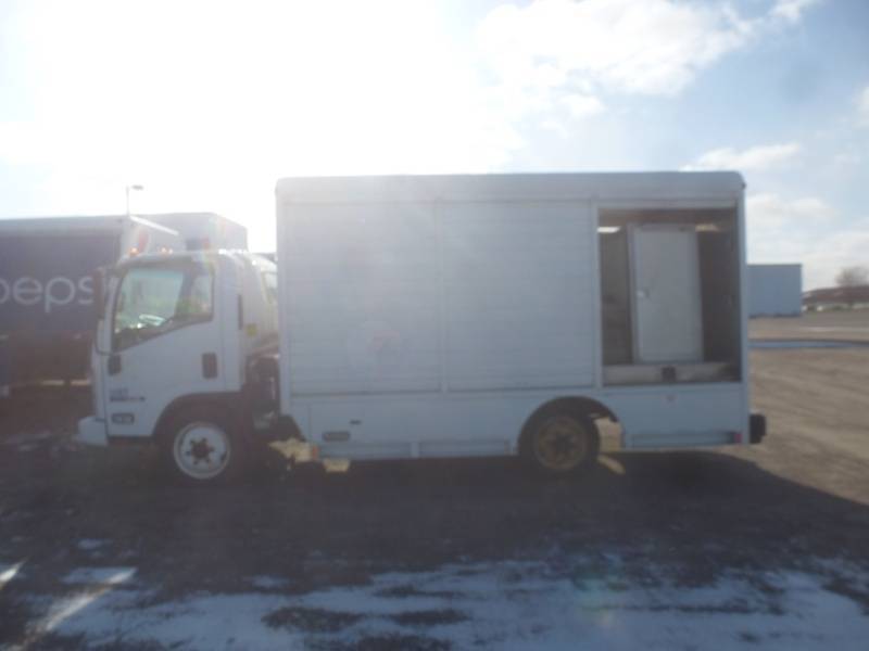 lot 14 image: 2008 Isuzu NRR Parts Truck # 1592