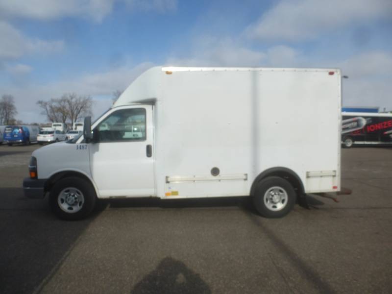 lot 6 image: 2009 Chevy Cutaway Van # 1487