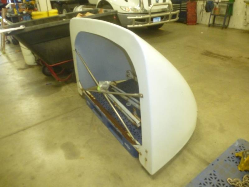 lot 11 image: Freightliner Wind Scoop