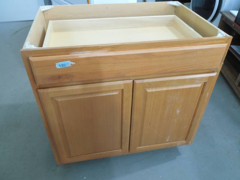 lot 38 image: 36 Base cabinet in Oak finish