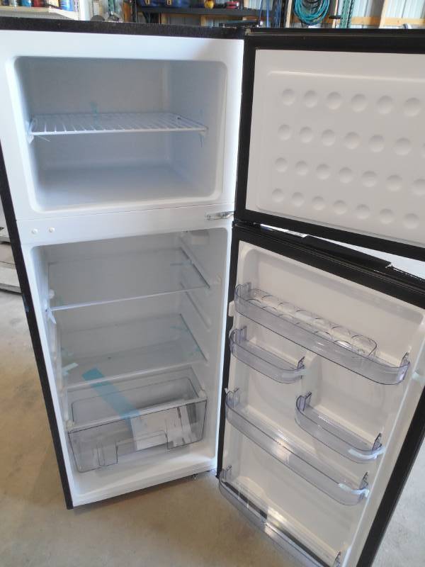 Thomson 7.5 cu. ft. TopFreezer Refrigerator Windows , Doors