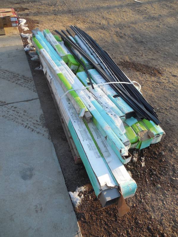 lot 60 image: Pallet lot of Trex Composite Decking