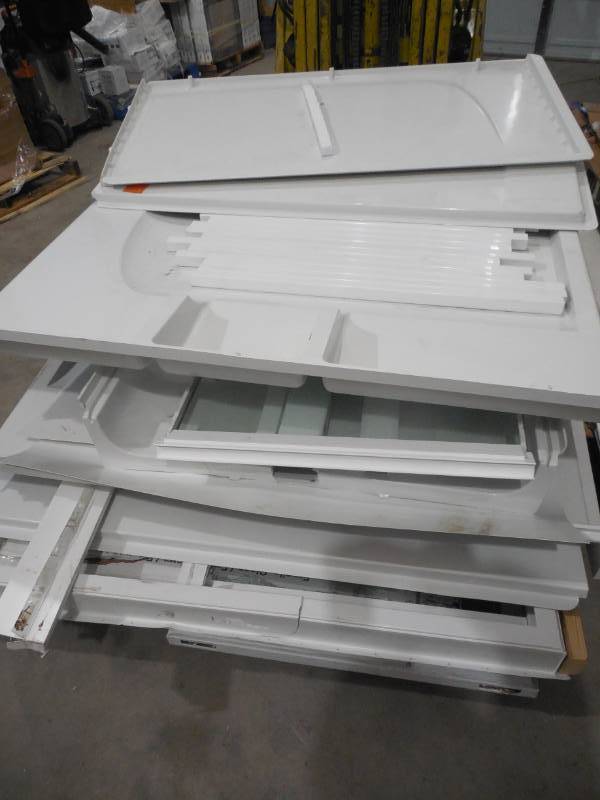 lot 62 image: Pallet lot of Shower surrounds, Doors Glass slabs