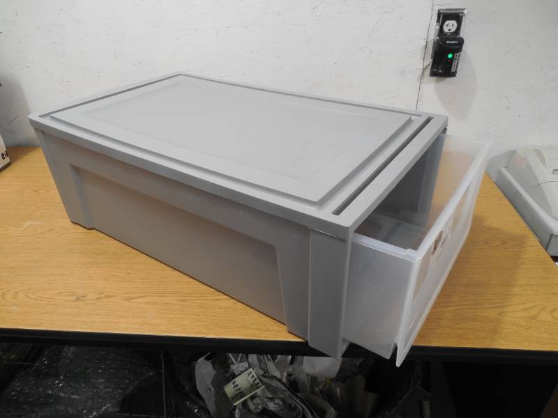 lot 64 image: IRIS LOFT Underbed Stacking Drawer in Clear Grey