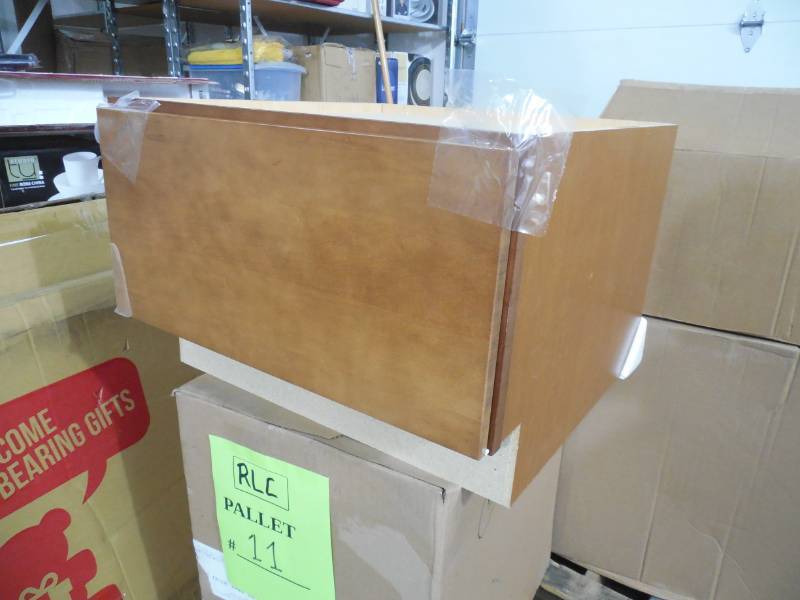 lot 89 image: Kaftmaid 24 Pedestal Drawer in Maple.