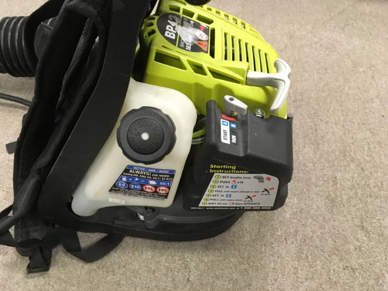 lot 44 image: RYOBI 185 MPH 510 CFM Gas Backpack Leaf Blower- good condition