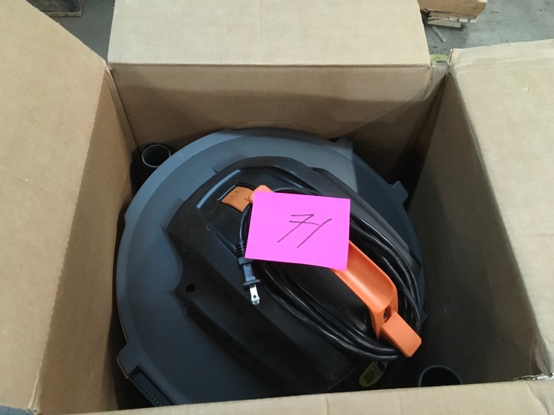 lot 71 image: 9 Gal. 4.25-Peak HP NXT WetDry Vac- good condition