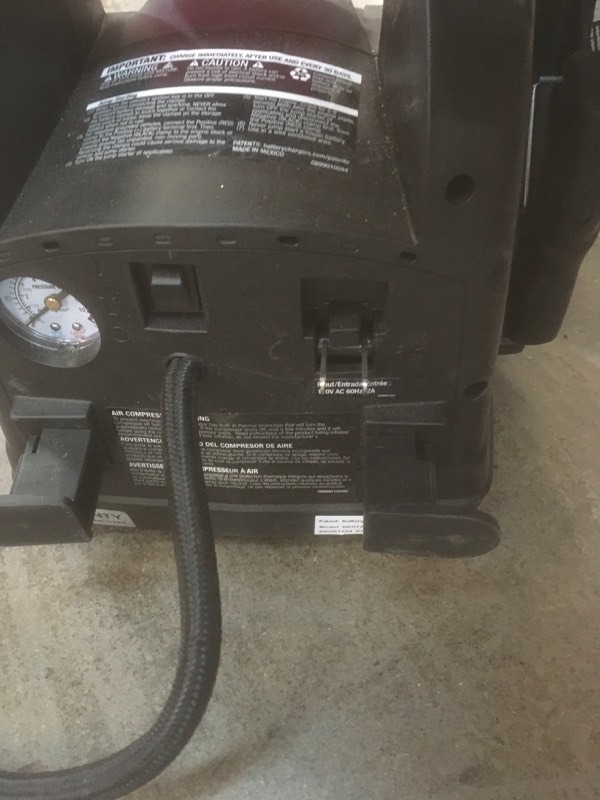 lot 146 image: Battery Extender 12-Volt, 750 Amp Battery Jump Starter- used