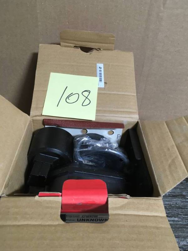 lot 108 image: Milwaukee 3 Amp 14 Sheet Corded Palm Sander- good condition