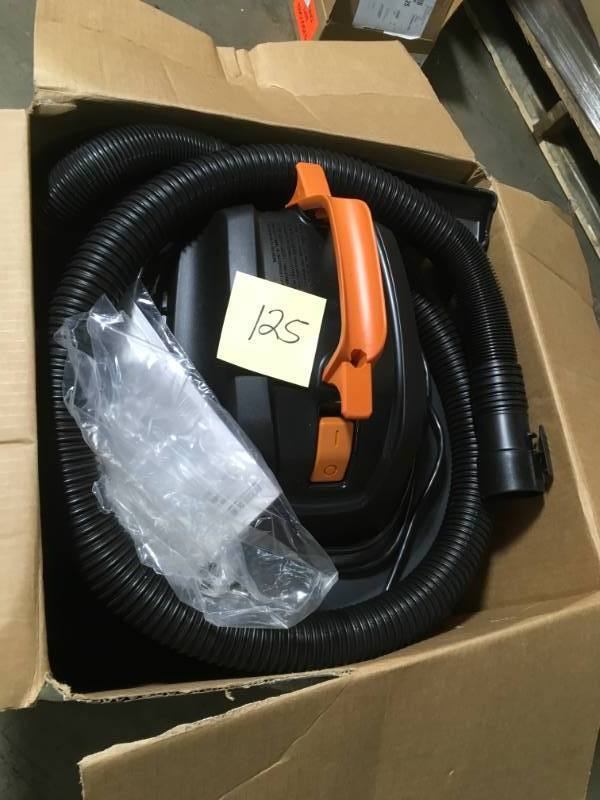 lot 125 image: 9 Gal. 4.25-Peak HP NXT WetDry Vac- good condition