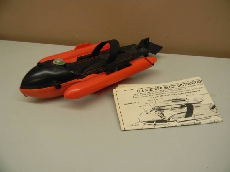 lot 2 image: ORIGINAL VINTAGE 1966 G.I. JOE SEA SLED WITH G.I. JOE SEA SLED INSTRUCTIONS by Hasbro Frogman Scuba Diver - AWESOME PIECE - SEE PICTURES