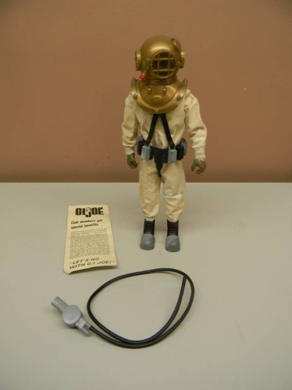 lot 3 image: VINTAGE G.I. JOE DEEP SEA DIVING OUTFIT W1992 HASBRO ACTION FIGURE - ALMOST COMPLETE - AWESOME - SEE PICTURES