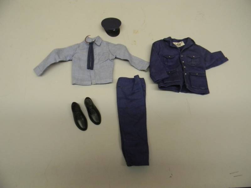 lot 6 image: VINTAGE 1964 G.I. JOE ACTION PILOT DRESS UNIFORM - VERY COOL - SEE PICTURES