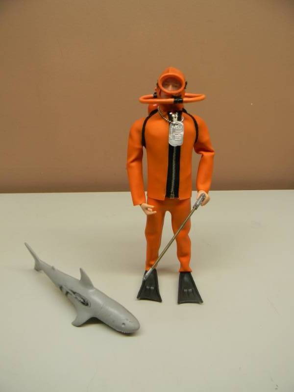 lot 10 image: VINTAGE 1964 GI JOE FROGMAN JOINTED FIGURE & SUIT W GUN & SHARK - AWESOME GREAT SETUP - MATCH WITH LOT #2 - SEE PICTURES