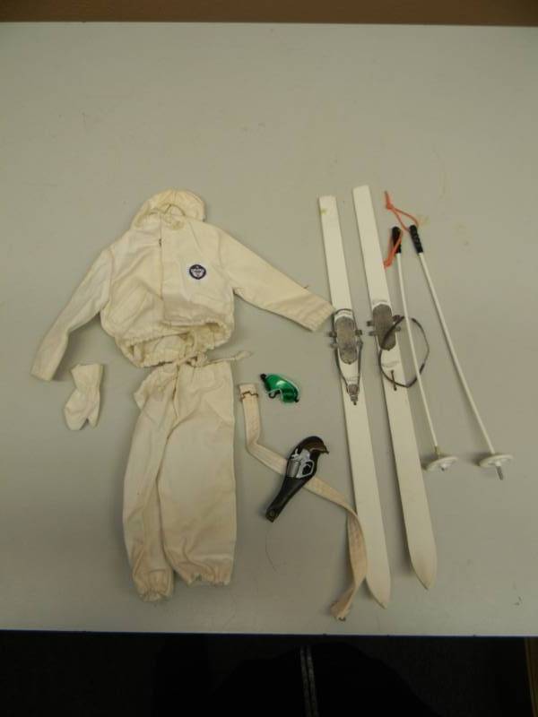 lot 14 image: VINTAGE HASBRO G.I. JOE SKI PATROL OUTFIT  ACCESSORIES - ALMOST COMPLETE - SEE PICTURES