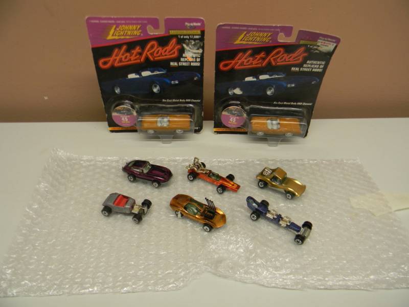 lot 36 image: VINTAGE ORIGINAL JOHNNY LIGHTNING RED LINE COLLECTION - CUSTOM XKE - 1970 SAND STORMER - AJ FOYT 4075 1970 - CUSTOM DRAGSTER - CUSTOM 32 FORD - VICIOUS VETTE - AWESOME COLLECTION VALUED WELL OVER $100.00 - SEE PICTURES