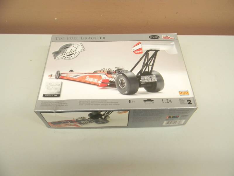 lot 39 image: TESTORS RACING CHAMPIONS TOP FUEL DRAGSTER 124 SCALE METAL BODY MODEL KIT - SNAP ON - LIMITED EDITION TO 5000 - NEW IN BOX - SEE PICTURES