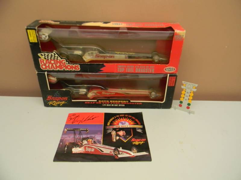 lot 40 image: RACING CHAMPIONS 124 SCALE DIE CAST REPLICA DOUG HERBERT WSIGNED SNAP ON RACING PICTURE & PREMIER EDITION 124 SCALE DIE CAST TOP FUEL DRAGSTER - CAST PRE STAGE NHRA FIGURE - AWESOME - SEE PICTURES