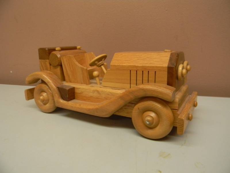 lot 46 image: VINTAGE HANDMADE T.L.C. TOYS AU - Roadster from the 20s & 30s. MADE of oak with woods like walnut and maple used as trim. Measures approximately 10.5  long - NICE - SEE PICTURES