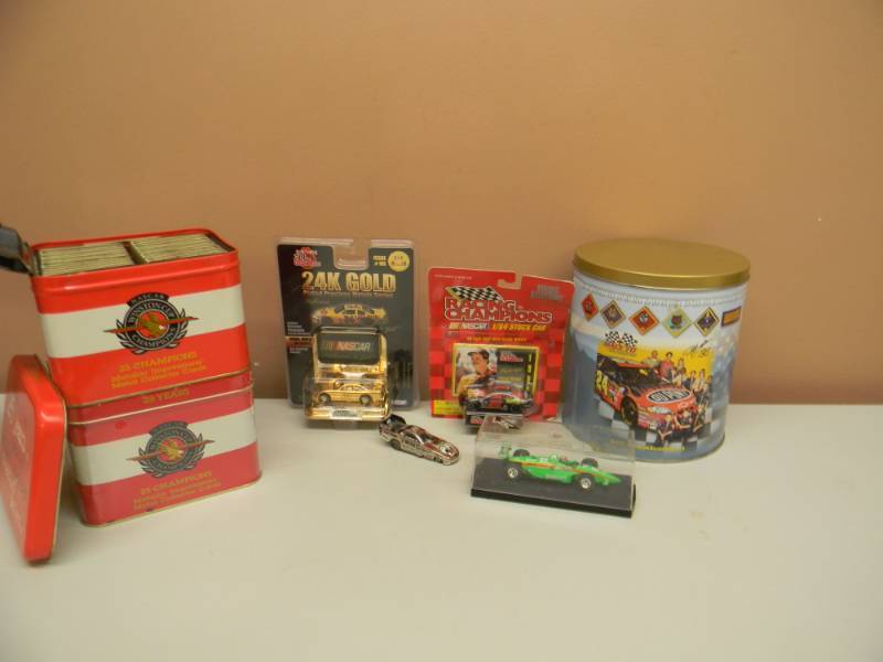 lot 48 image: NASCAR WINSTON CUP CHAMPIONS 25 CHAMPIONS METALLIC IMPRESSIONS METAL COLLECTORS CARDS 1 UNOPENED 1 OPENED COMPLETE - & MORE - SEE PICTURES