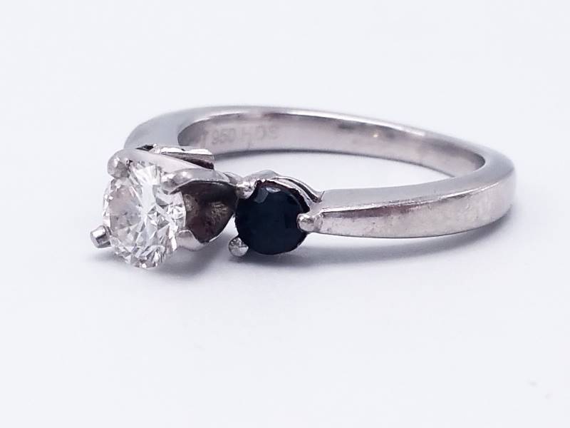 lot 6 image: Pristine White and Black Diamond Estate Ring in Platinum