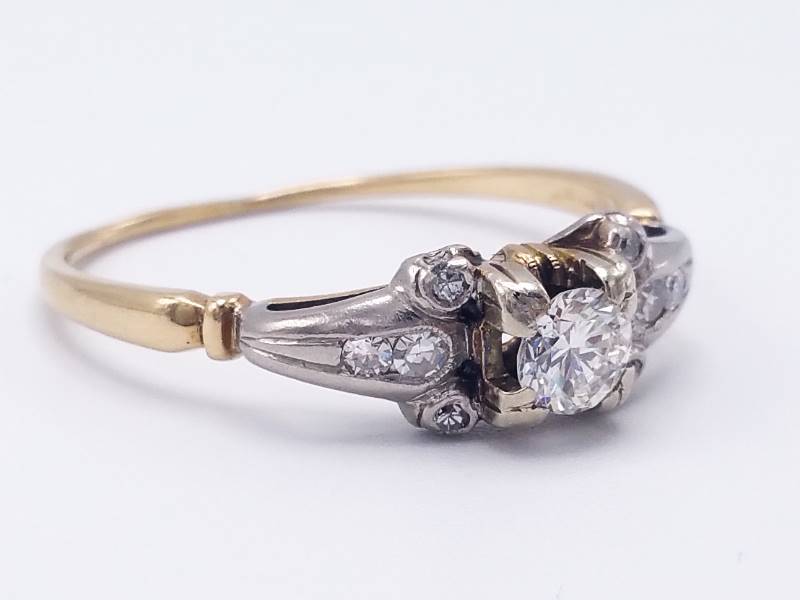 lot 13 image: Captivating Diamond Estate Ring in Two-Tone 14k Gold