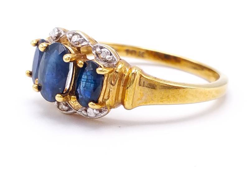 lot 23 image: Gorgeous Natural Sapphire and Diamond Estate Ring in 10k Yellow Gold