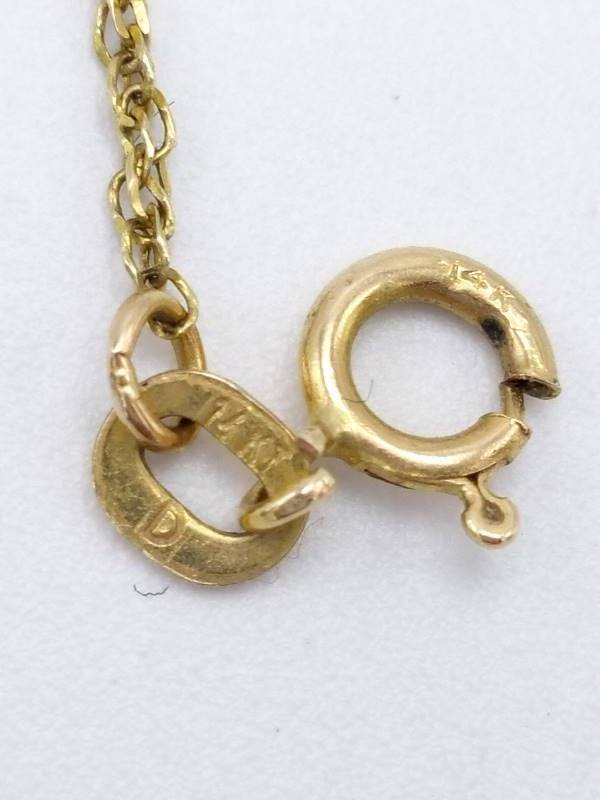 lot 27 image: 14k Yellow Gold Chain Estate Necklace