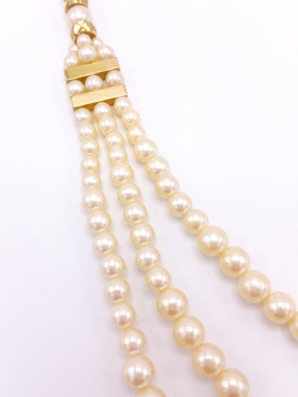 lot 46 image: Vintage Triple Strand Faux Pearl Estate Necklace