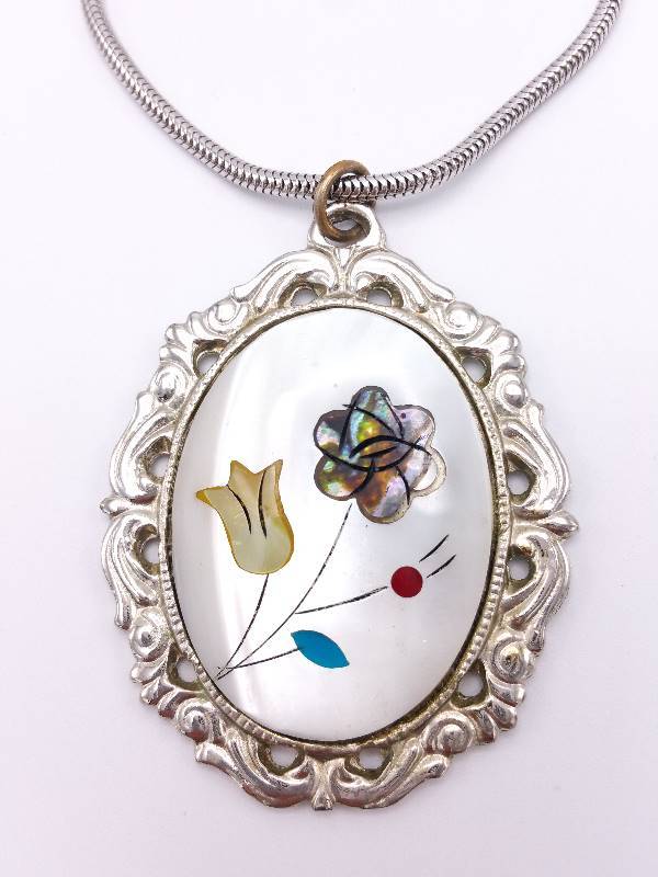 lot 47 image: Elegant Crown Trifari Signed Art Nouvaeu Styled Estate Necklace
