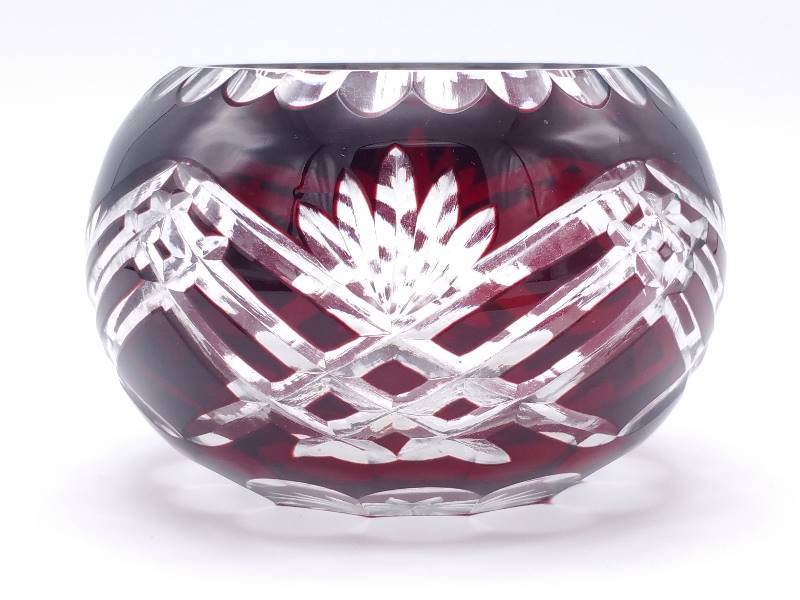 lot 53 image: Beautiful Ruby-Cut-To-Clear 2 12 Dresser Dish