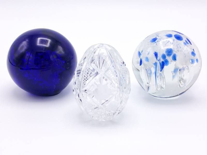 lot 55 image: (3) Art Glass Paperweights Including Faberge Styled Crystal Egg, Bullicante, etc.