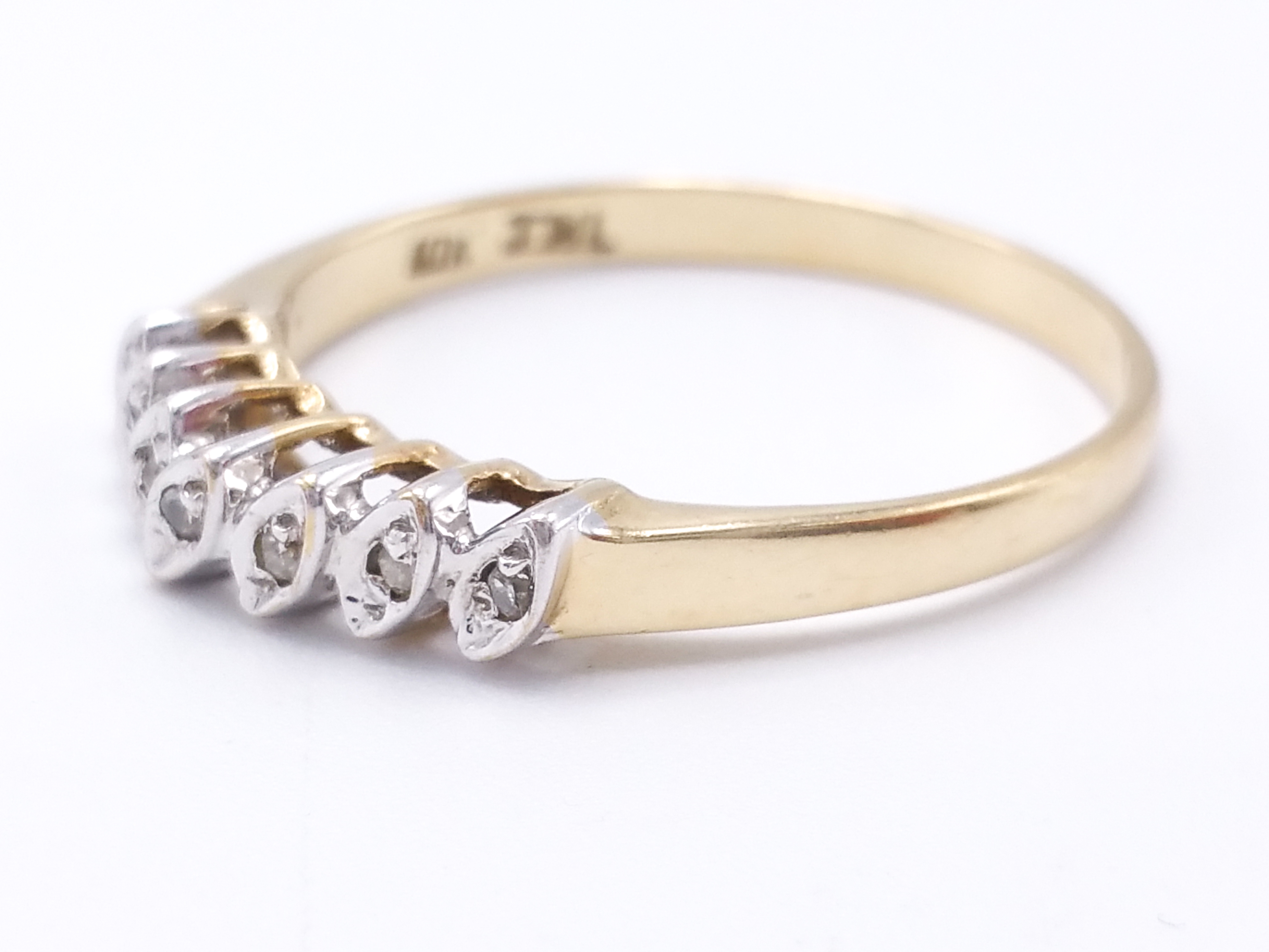 lot 32 image: Elegant Diamond Estate Ring in Two-Tone 10k Gold