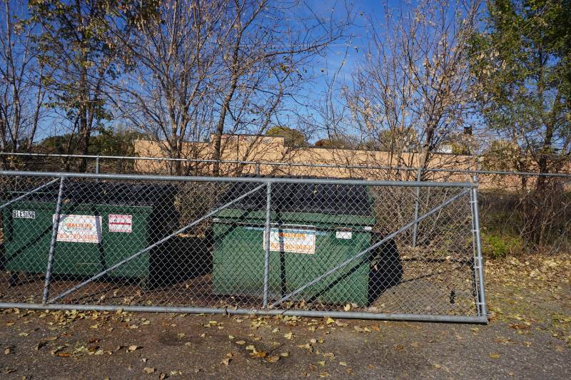 lot 28 image: 22 Chain Link Metal Rolling Gate With Electric Motor Opener